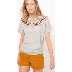 Bluza z okrągłym kołnierzem, z haftem przy kołnierzu. Szare bluzy damskie marki La Redoute Collections, m, z haftami, z bawełny, z krótkim rękawem, krótkie. Za 105,00 zł.