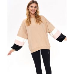 BLUZA Z BUFIASTYMI OZDOBNYMI RĘKAWAMI. Brązowe bluzy damskie Top Secret, na zimę, z aplikacjami, z długim rękawem, długie, bez kaptura. W wyprzedaży za 59,99 zł.