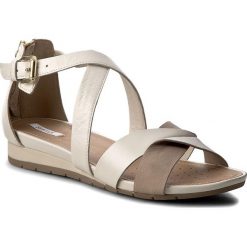 Sandały GEOX - D Formosa A D7293A 0BV85 C1181 Off White/Lt Taupe. Brązowe klapki damskie Geox, bez wzorów, ze skóry ekologicznej, bez obcasa. W wyprzedaży za 239,00 zł.