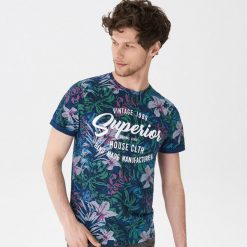 T-shirt z kwiatowym motywem - Granatowy. Niebieskie t-shirty męskie House, s, bez wzorów, bez kołnierzyka. Za 49,99 zł.