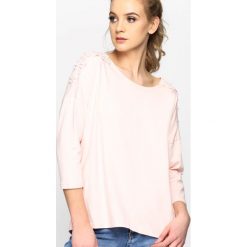 Różowa Bluzka Strange World. Różowe bez kategorii marki Born2be, s, z koronki, z dekoltem w łódkę. Za 49,99 zł.
