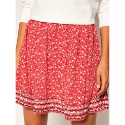 Spódnica mini Tommy Jeans Embroidery Detai DW0DW08145. Czerwone spódniczki damskie Tommy Jeans, xs, bez wzorów, z jeansu, mini. W wyprzedaży za 349,00 zł.