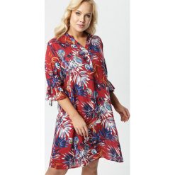 Bordowa Sukienka Himethoe. Czerwone sukienki damskie Born2be, xl, bez wzorów, bez kołnierzyka, bez rękawów, midi. W wyprzedaży za 69,99 zł.