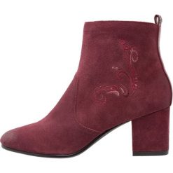 Botki damskie: DNA Footwear BV DARA Botki burgundy