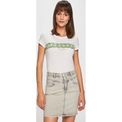 Only - Top. Białe bluzki damskie ONLY, s, z nadrukiem, z bawełny, z okrągłym kołnierzem, z krótkim rękawem. W wyprzedaży za 27,90 zł.