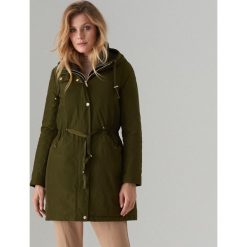 Parka z kapturem - Zielony. Zielone parki damskie Mohito, bez wzorów, z kapturem. Za 249,99 zł.