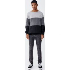 Czarne jeansy super skinny. Czarne jeansy męskie marki Pull&Bear, m, bez wzorów. Za 89,90 zł.