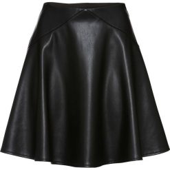 Spódnica z materiału w optyce skóry bonprix czarny. Czarne spódniczki skórzane bonprix, z haftami. Za 89,99 zł.
