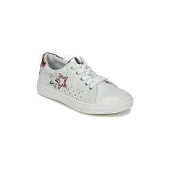 Buty Dziecko GBB SABINE. Białe trampki dziewczęce marki GBB, bez wzorów, bez zapięcia. Za 279,20 zł.
