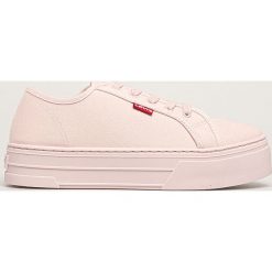 Levi's - Trampki. Różowe trampki i tenisówki damskie Levi's®, bez wzorów, z gumy, na sznurówki. W wyprzedaży za 159,90 zł.