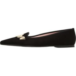 Pretty Ballerinas ANGELIS Baleriny tela/gold. Czarne baleriny damskie marki Pretty Ballerinas, bez wzorów, ze skóry, klasyczne, bez obcasa. Za 689,00 zł.