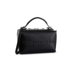 Torebki do ręki Calvin Klein Jeans K60K605535 BOX. Czarne torebki klasyczne damskie Calvin Klein Jeans, bez wzorów, z jeansu, do ręki, bez dodatków. Za 313,70 zł.