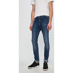 Versace Jeans - Jeansy. Niebieskie jeansy męskie Versace Jeans, z aplikacjami. W wyprzedaży za 359,90 zł.