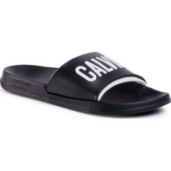 Klapki CALVIN KLEIN SWIMWEAR - Slide KM0KM00495 BEH. Czarne klapki męskie Calvin Klein Swimwear, z tworzywa sztucznego, bez zapięcia. Za 179,00 zł.