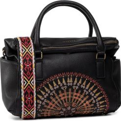 Torebka DESIGUAL - 20SAXP88 2000. Czarne torebki klasyczne damskie Desigual, bez wzorów, ze skóry ekologicznej, klasyczne, na ramię, bez dodatków. W wyprzedaży za 279,00 zł.