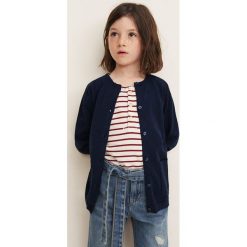 Mango Kids - Sweter dziecięcy Emma 104-164 cm. Niebieskie swetry dziewczęce Mango Kids, z bawełny, z okrągłym kołnierzem, z krótkim rękawem, krótkie. W wyprzedaży za 35,90 zł.