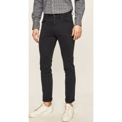 Wrangler - Spodnie. Niebieskie spodnie męskie Wrangler, z elastanu. Za 319,90 zł.