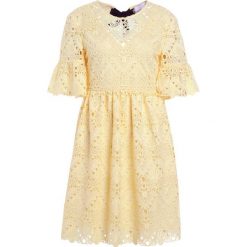 Sukienki: PERSEVERANCE LONDON AZTEK GUIPURE OPEN BACK MINI DRESS Sukienka letnia soft yellow
