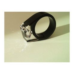 Czarna obrączka z cyrkonią. Czarne obrączki damskie Scradeus, z cyrkonią, srebrne. Za 200,00 zł.