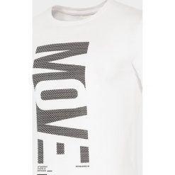 T-shirt męski TSM072 - biały. Koszulki męskie 4f. W wyprzedaży za 49,99 zł.