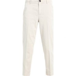 Denham OCEAN PANT Chinosy bleached sand. Białe spodnie damskie marki Denham, xl, z elastanu. Za 589,00 zł.