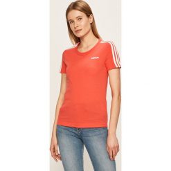 Adidas - T-shirt. Czerwone topy damskie Adidas, s, bez wzorów, z bawełny, z okrągłym kołnierzem. Za 99,90 zł.