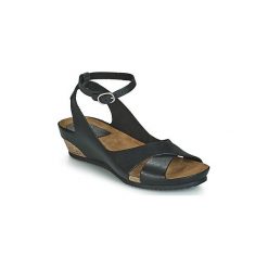 Sandały Kickers TOKI. Czarne sandały damskie Kickers, bez wzorów, bez obcasa, bez zapięcia. Za 209,30 zł.