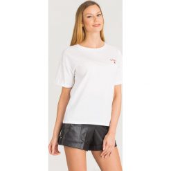 T-SHIRT Patrizia Pepe. Białe t-shirty damskie Patrizia Pepe, s, z nadrukiem, z bawełny, z okrągłym kołnierzem. Za 272,30 zł.