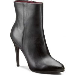 Botki GINO ROSSI - Lilia Plato DBG616-L62-D200-9900-0 Czarny 99. Czarne botki damskie skórzane marki Gino Rossi. W wyprzedaży za 329,00 zł.