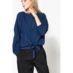 Bluzy rozpinane damskie: Bluza z bufiastymy rękawami i wiązaniem u dołu