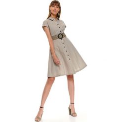 Koszulowa sukienka fit and flare z modnym paskiem. Szare sukienki damskie Top Secret, na co dzień, na wiosnę, w paski, z materiału, biznesowe, z okrągłym kołnierzem, z krótkim rękawem, krótkie, midi, rozkloszowane. W wyprzedaży za 109,99 zł.
