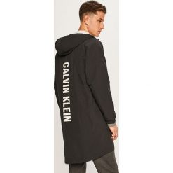 Calvin Klein Performance - Kurtka. Czarne płaszcze męskie Calvin Klein Performance, m, bez wzorów, z poliesteru, długie, z kapturem. Za 999,90 zł.