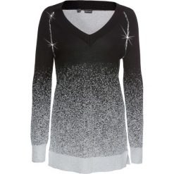 Sweter z połyskiem bonprix czarno-srebrny wzorzysty. Czarne swetry klasyczne damskie bonprix, z dekoltem w serek. Za 99,99 zł.