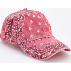 Czapka z daszkiem - Czerwony. Czerwone czapki z daszkiem damskie Reserved. Za 39,99 zł.
