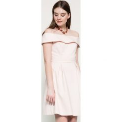 Vila - Sukienka. Różowe sukienki damskie marki Vila, s, bez wzorów, z elastanu, eleganckie, bez kołnierzyka, bez rękawów, mini, rozkloszowane. W wyprzedaży za 119,90 zł.