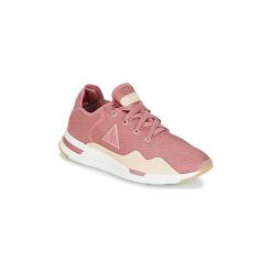 Buty Le Coq Sportif SOLAS W SUMMER FLAVOR. Różowe trampki i tenisówki damskie le coq sportif, bez wzorów, bez zapięcia. Za 174,50 zł.