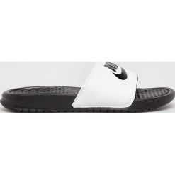 Nike Sportswear - Klapki. Białe klapki damskie Nike Sportswear, bez wzorów, z materiału, bez obcasa. Za 119,90 zł.