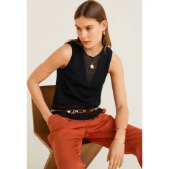 Mango - Top Claudia. Czarne bluzki damskie Mango, s, z aplikacjami, z bawełny, z okrągłym kołnierzem. W wyprzedaży za 39,90 zł.