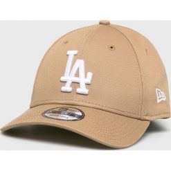 New Era - Czapka. Brązowe czapki męskie New Era, bez wzorów, z bawełny. W wyprzedaży za 79,90 zł.