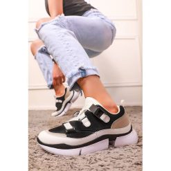 Damskie buty sportowe JELENA BLACK. Czarne buty sportowe damskie IVET, bez wzorów, sportowe. W wyprzedaży za 39,00 zł.