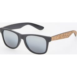 Okulary przeciwsłoneczne - Beżowy. Brązowe okulary przeciwsłoneczne męskie wayfarery marki Reserved. Za 49,99 zł.