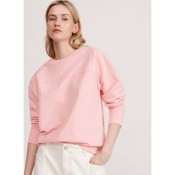 Bluza z nadrukiem - Różowy. Różowe bluzy damskie Reserved, xl, z nadrukiem, bez rękawów, bez kaptura. W wyprzedaży za 49,99 zł.