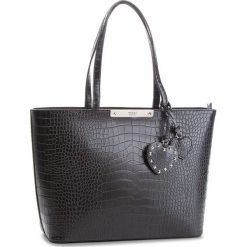 Torebka GUESS - HWCR66 93230 BLA. Czarne torebki klasyczne damskie Guess, z aplikacjami, ze skóry ekologicznej, duże. Za 629,00 zł.