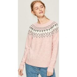 Sweter z geometrycznym wzorem - Różowy. Różowe bez kategorii Sinsay, s. Za 49,99 zł.