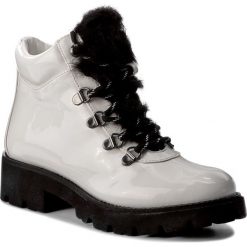 Trapery STEVE MADDEN - Asur Bootie 91000583-07040-02001 White. Białe buty zimowe damskie marki Steve Madden, z materiału. W wyprzedaży za 309,00 zł.