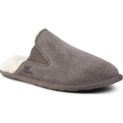 Kapcie SOREL - Hadley NL3326 Quarry 052. Szare klapki damskie Sorel, bez wzorów, ze skóry, bez obcasa. W wyprzedaży za 209,00 zł.
