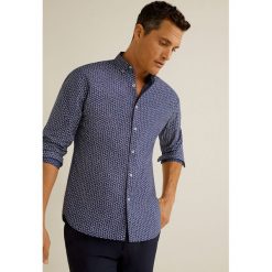 Mango Man - Koszula Dalia. Niebieskie koszule męskie Mango Man, s, bez wzorów, z bawełny, casualowe, button down, z długim rękawem. Za 139,90 zł.
