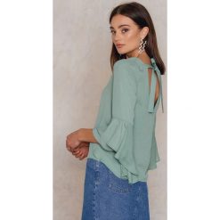 Bluzki damskie: NA-KD Boho Bluzka z dekoltem V – Green