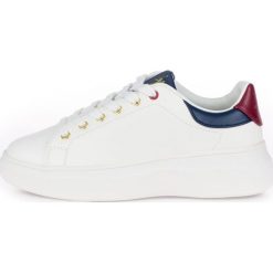 U.S. POLO ASSN. tenisówki damskie Miriam Club 39 biały. Białe trampki i tenisówki damskie U.S. Polo Assn., bez wzorów, ze skóry, bez zapięcia. Za 369,00 zł.