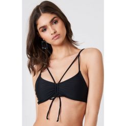 NA-KD Swimwear Góra bikini ze sznurkami - Black. Czarne bikini marki NA-KD Swimwear. W wyprzedaży za 32,38 zł.